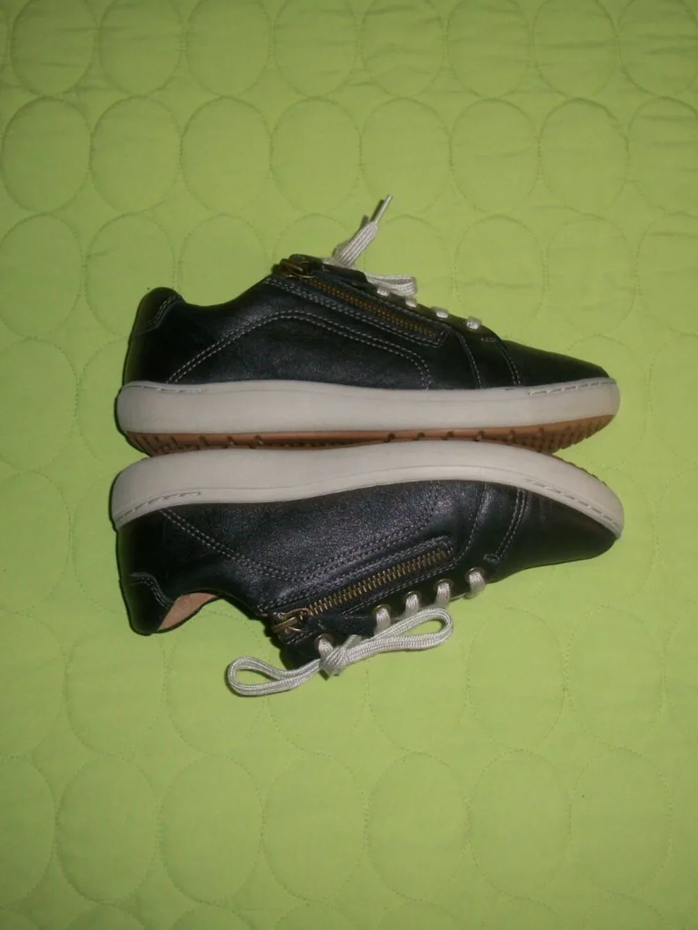 Clarks Women's Dark Blue Leather Sneakers Size 6